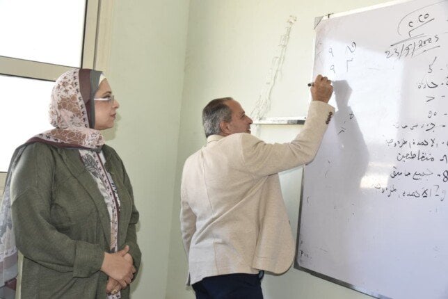 محافظ بورسعيد يتابع انتظام الدراسة بمدرسة الشهيد فتحي عبد الحميد للتعليم الأساسي بسهل الطينة