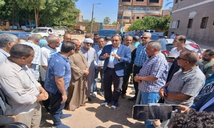 محافظ قنا يُتابع أعمال تطوير القرية النموذجية ببخانس في أبوتشت