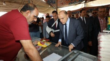 محافظ كفر الشيخ يتفقد معرض «أهلًا مدارس» بالحامول