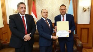 محافظ كفرالشيخ يُكرم المتميزين بالقطاع الصحي تقديرًا لجهودهم
