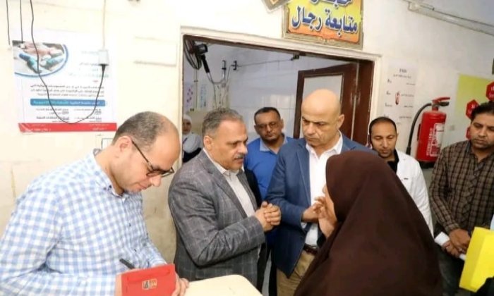 محافظ مطروح يتابع علاج مصابي حادث ميكروباص بالحمام