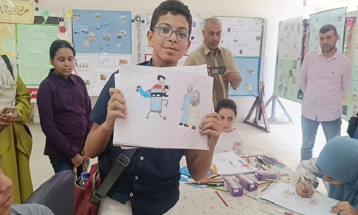 مدير تعليم قنا يستقبل لجنة التقييم الوزاري لمعرض النشاط الصيفي ومسابقة الكاريكاتير