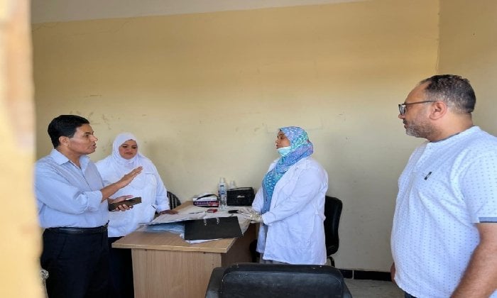 مدير صحة الأقصر يتابع أعمال القوافل الطبية ومبادرة 100 يوم صحة