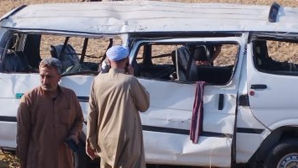 مصرع شخصين وإصابة 10 آخرين فى حادث انقلاب ميكروباص بطريق أسيوط الغربي