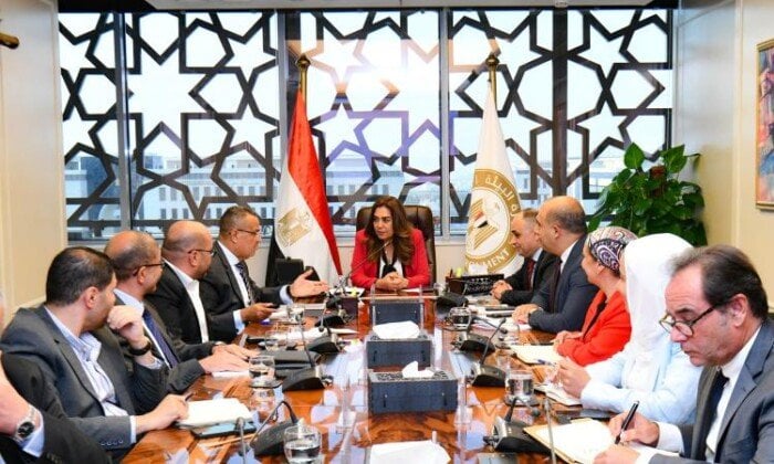 منال عوض تبحث مع محافظ جنوب سيناء مشروعات التطوير البيئي