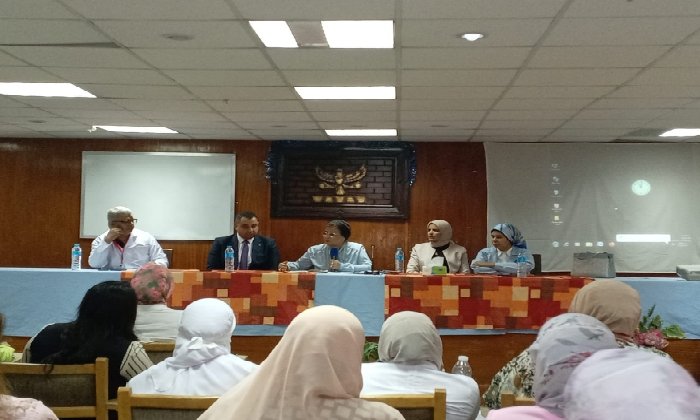 نائب وزير الصحة تعقد اجتماعاً بمستشفى قنا العام لتطوير مراكز التميز في خدمات ما حول الولادة