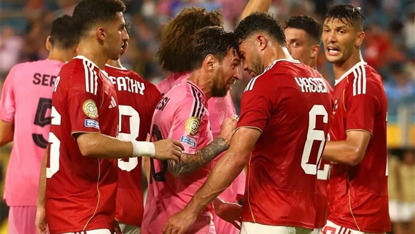نجم الأهلي يفجرها: هذا اللاعب لا يستحق الانضمام إلى المنتخب
