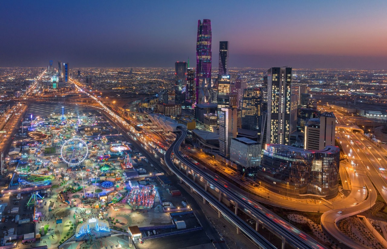 نمو القطاع غير النفطي بالسعودية يتسارع في أغسطس.. والتوظيف عند مستوى قياسي