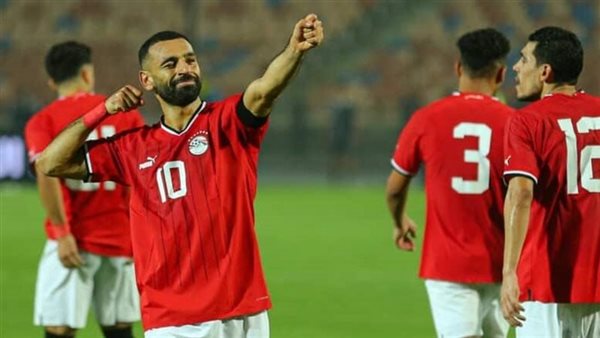 هدية غير متوقعة لـ محمد صلاح من أحد أعضاء الجهاز الفني لـ بوركينا فاسو