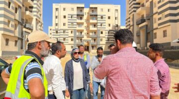 وزير الإسكان يتابع مشروعات البنية الأساسية والخدمات بالسويس الجديدة
