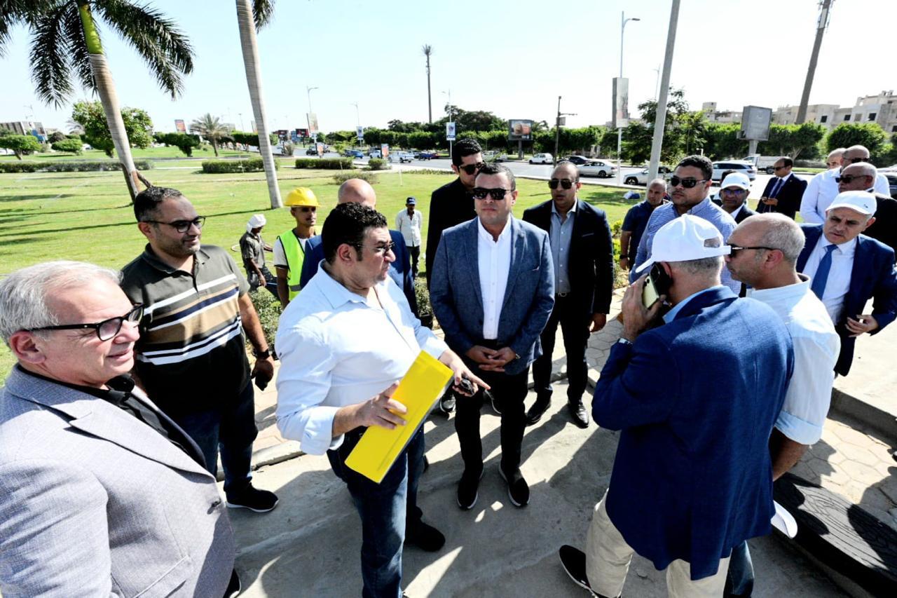 وزير الإسكان يتفقد نفق العبور وميدان الحي الخامس ويوجه بسرعة تطوير البنية التحتية