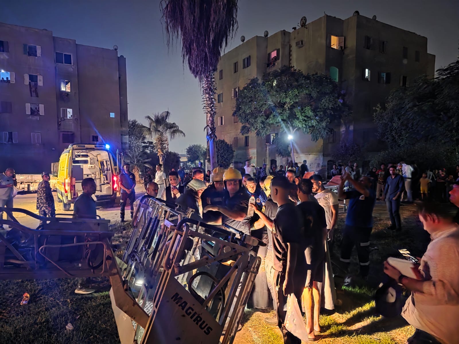 وزير الإسكان يوجّه بسرعة نقل قاطني عمارة الحي السادس المتضررة في 6 أكتوبر