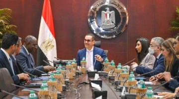 وزير الاستثمار يبحث مع البنك الدولي ومؤسسة التمويل الدولية برامج التعاون لدعم بيئة الأعمال والاستثمار في مصر