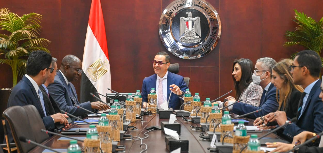 وزير الاستثمار يبحث مع البنك الدولي ومؤسسة التمويل الدولية برامج التعاون لدعم بيئة الأعمال والاستثمار في مصر
