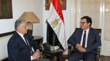 وزير الثقافة ومحافظ الإسماعيلية يبحثان ترتيبات الاحتفال بعام أم كلثوم والدورة الـ25 للمهرجان الدولي للفنون الشعبية