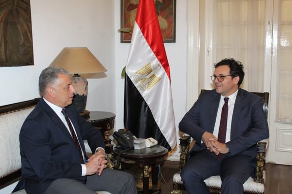 وزير الثقافة ومحافظ الإسماعيلية يبحثان ترتيبات الاحتفال بعام أم كلثوم والدورة الـ25 للمهرجان الدولي للفنون الشعبية
