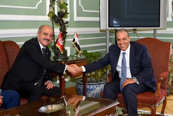 وزير الخارجية ونظيره التونسي يؤكدان تعزيز التعاون الثنائي ودعم الشعب الفلسطيني