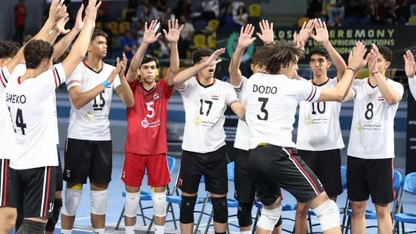وزير الرياضة يهنيء المنتخب المصرى للكرة الطائرة للشباب بعد فوزه ببطولة إفريقيا والتأهل لبطولة العالم