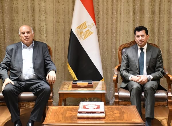 وزير الشباب والرياضة يلتقي نظيره الفلسطيني بمقر الوزارة بالعاصمة الإدارية