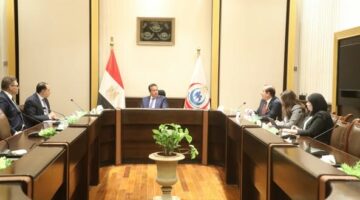وزير الصحة يبحث مع شركة “بايوجينرك فارما” تعزيز التعاون لتطوير صناعة الأدوية الحيوية