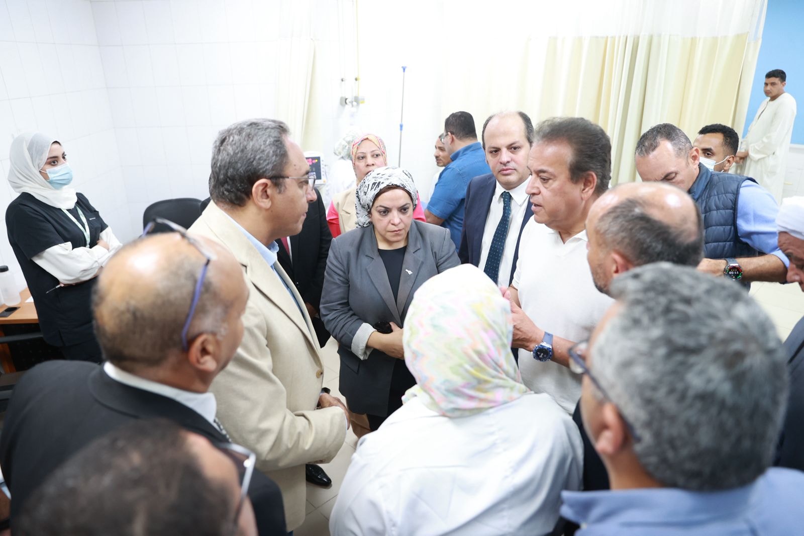 وزير الصحة يتفقد مستشفى قفط التخصصي ويوجه بتعزيز التعاون مع جامعة جنوب الوادي 