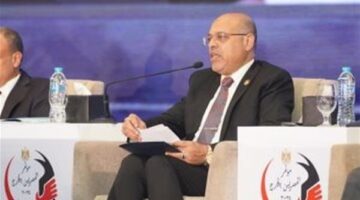 وزير العمل يُسلم عقود وظائف الشباب بدول الإمارات والبوسنة والهرسك