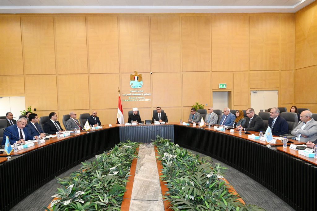 وزيرا الإسكان والأوقاف يبحثان تعزيز التعاون المشترك لدعم المبادرات الوطنية والتنمية العمرانية