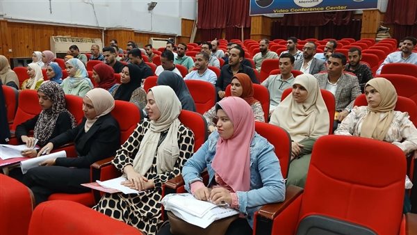 وكيل التعليم بالمنوفية يتابع إجراءات توقيع عقود المعلمين المساعدين بمسابقة 30 ألف