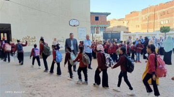 وكيل مديرية التعليم بالقاهرة يتابع حل الكثافات الطلابية