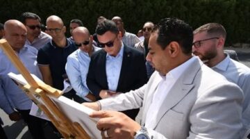 وزير الإسكان يتفقد الأعمال الجاري تنفيذها لتطوير الطرق والمحاور بمدينتي 6 أكتوبر والحدائق