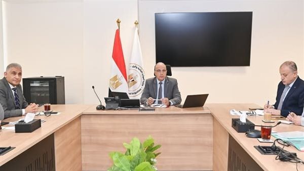 وزير الري يتابع موقف منظومة تطهيرات المجاري وأعمال تطويرها الجارية