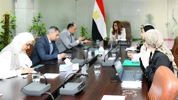 وزيرة التنمية المحلية تواصل متابعة العمل البيئي وتلتقي لجنة الاستثمار بالمحميات