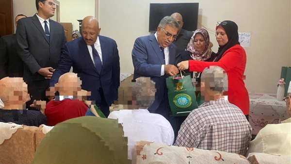 بمناسبة اليوم العالمي لكبار السن.. محافظ الدقهلية يتفقد (دار التكافل) لرعاية كبار السن بالمنزلة