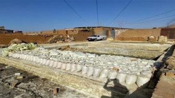إغلاق مصنعين غير مرخصين لتعبئة أسمدة مغشوشة بالقليوبية