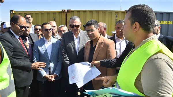 وزير الاستثمار يتفقد ميناء العين السخنة ويتابع سير العمل بمنظومة الفحص المشترك