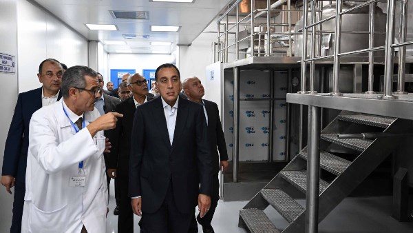 رئيس الوزراء يفتتح مصنع “إنتاج الخامات الدوائية” ومصنع “المطهرات”