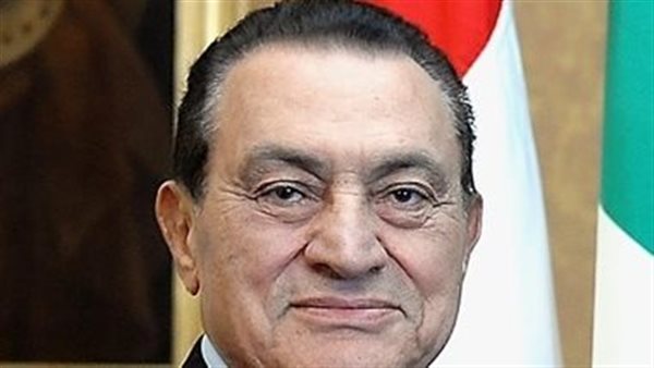 ذكرى نصر أكتوبر.. المئات يتوافدون على ضريح الرئيس مبارك صاحب الضربة الجوية الأولى(فيديو)