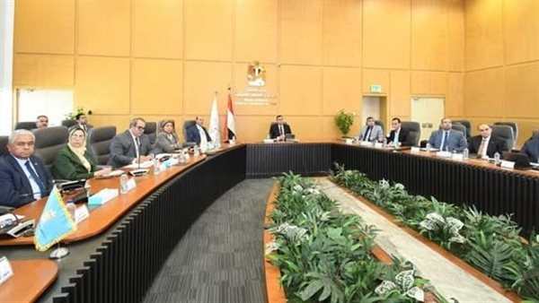 وزير الإسكان يلتقي جمعية المطورين العقاريين لبحث سبل تعزيز التعاون