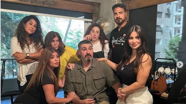 ياسر جلال يغني في كواليس مسلسل “كلهم بيحبوا مودي” (فيديو )