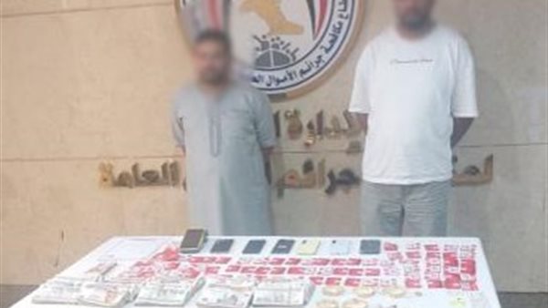 ضبط متهمين بالاستيلاء على أموال مواطنة عبر انتحال صفة موظف بنك