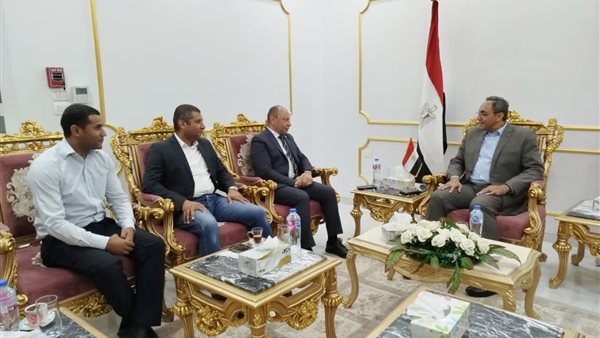محافظ قنا يبحث خطة التوسع في مشروعات توصيل الغاز