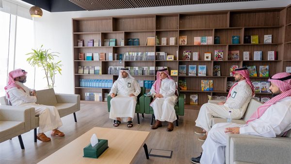 مندوب السعودية في الجامعة العربية يزور مجمع الملك سلمان العالمي للغة العربية بالرياض