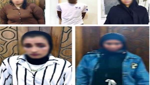 ضبط شبكة تمارس أعمال منافية للآداب عبر تطبيقات هاتفية بالإسكندرية