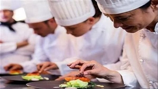 الجالية المصرية تتألق في مهرجان الطهي السكلادي بجزيرة سيفنوس اليونانية