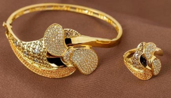 جميع الأعيرة .. أسعار الذهب اليوم في محلات الصاغة المصرية 5 نوفمبر 2025 بعد تراجع طفيف