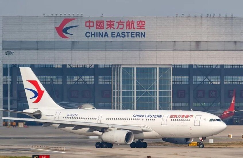 عاجل.. تسمم جماعي يصيب ركاب طائرة بسبب وجبة الغداء!!