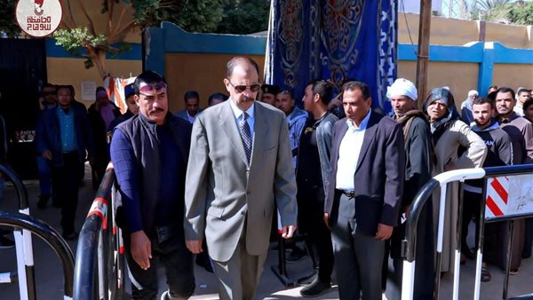 عاجل.. لليوم الثاني على التوالي.. محافظ سوهاج يتفقد عدداً من لجان انتخابات النواب بجهينة وطهطا