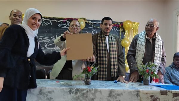 عاجل.. ضمن مبادرة بداية.. مدرسة زهرة الثانوية المشتركة بالمنيا تكرّم أوائل الطلاب وحفظة القرآن الكريم
