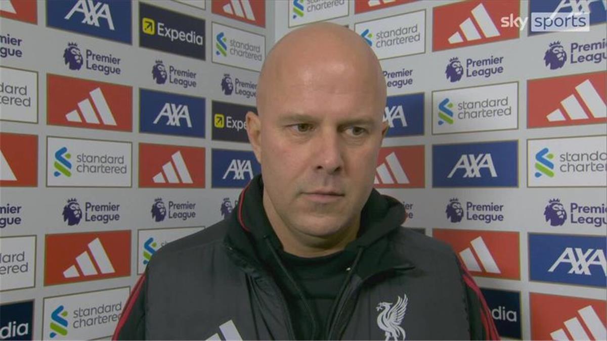 عاجل.. سلوت يرد على تساؤلات إشراك محمد صلاح ويعترف بأزمة التهديف في ليفربول