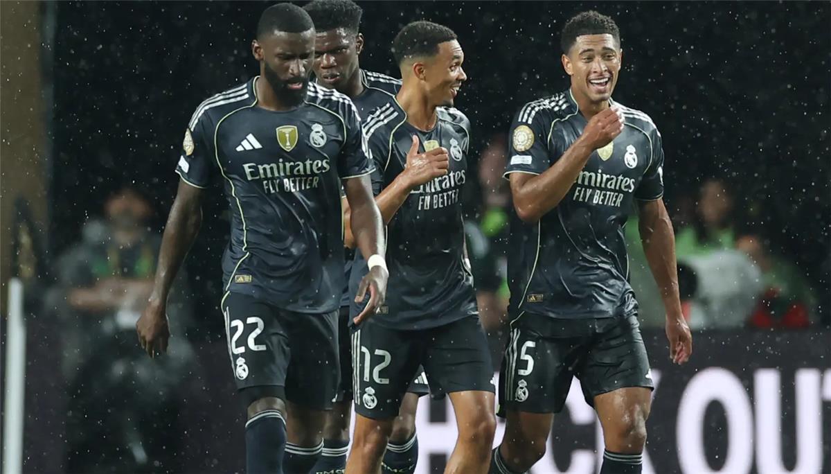 عاجل.. بعد إصابة أرنولد.. موقف ريال مدريد من تدعيم مركز الظهير الأيمن في يناير